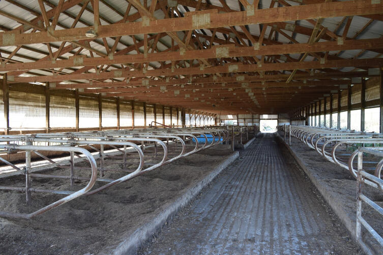 120-stall dry cow / heifer barn